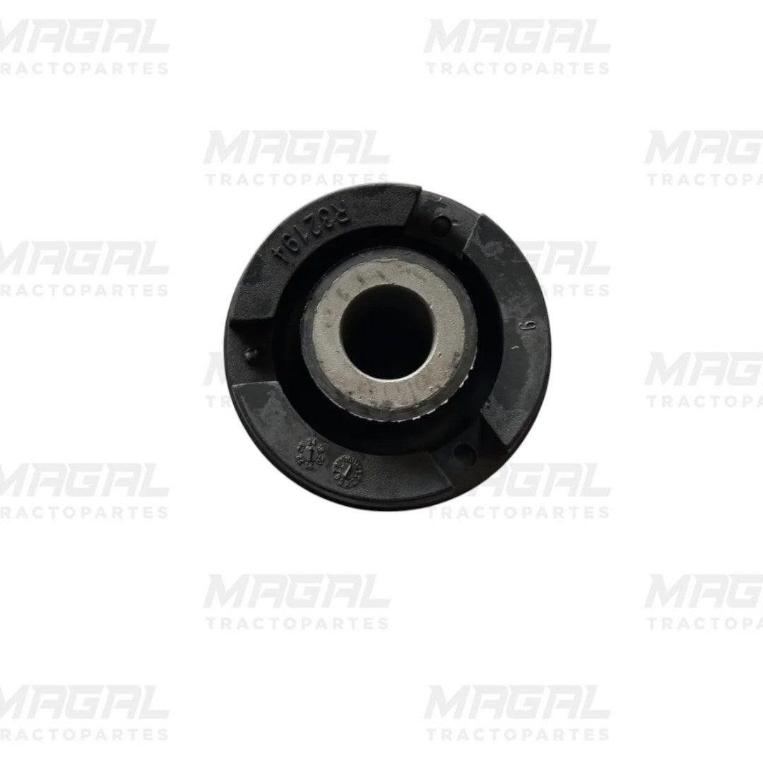 Buje redondo de cabina Volvo 1621914 con refuerzo metálico central, ideal para absorción de vibraciones en vehículos pesados