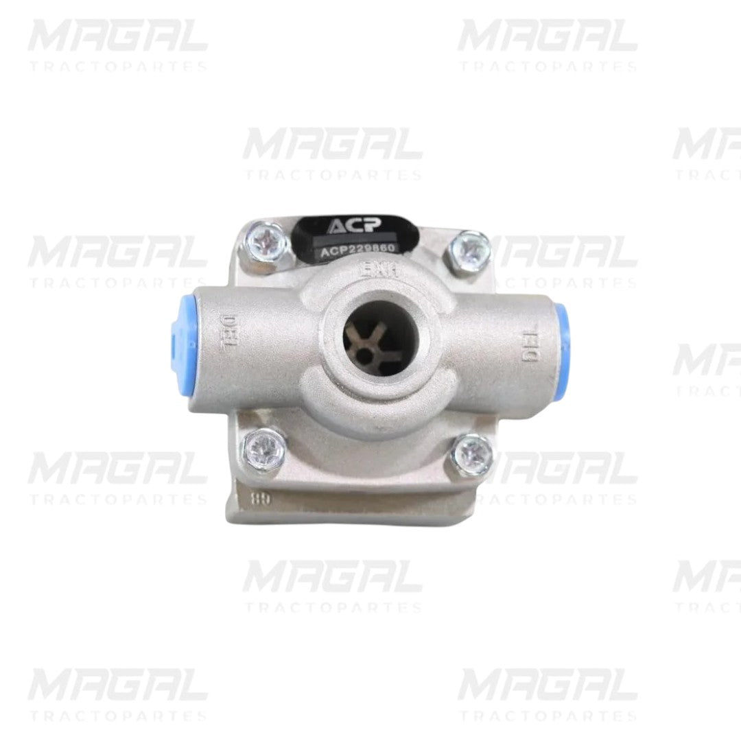 Válvula de escape rápido ACP modelo 229860 con salidas DEL marcadas, cuerpo de aluminio y tornillería visible, diseñada para sistemas de freno neumático en tractocamiones, vista frontal sobre fondo blanco con marca Magal Tractopartes.