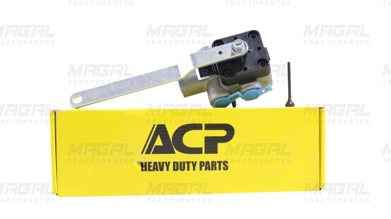 Válvula niveladora Hendrickson ACP 1360501 sobre caja amarilla con logotipo ACP Heavy Duty Parts, ideal para suspensión neumática de tractocamiones