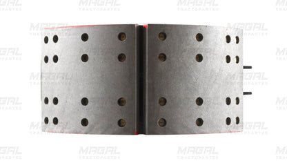Vista frontal de balata perforada del juego de zapata de freno 4515 JB, ideal para frenos de servicio pesado en tractocamión