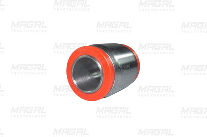 Vista en ángulo del buje Durothane DT1642 con poliuretano rojo, diseñado para suspensiones de tractocamiones de 38,000 a 44,000 lbs

