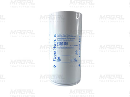 Filtro separador de agua Donaldson P551858 con diseño cilíndrico y etiqueta visible, ideal para proteger sistemas diésel de contaminantes y humedad.