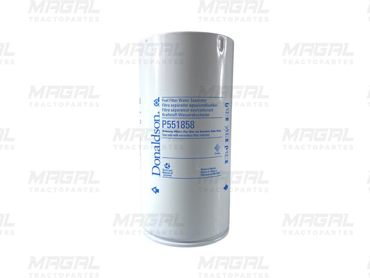 Filtro separador de agua Donaldson P551858 con diseño cilíndrico y etiqueta visible, ideal para proteger sistemas diésel de contaminantes y humedad.