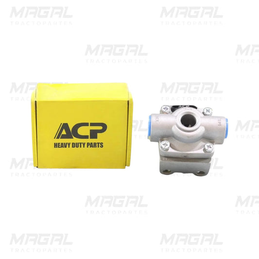 Válvula de escape rápido QR1 modelo ACP 229859 / 229860 con cuerpo metálico, conexiones neumáticas laterales y empaque original amarillo con logotipo ACP, ideal para sistemas de freno en tractocamiones, fotografía en fondo blanco, distribuida por Magal Tractopartes.