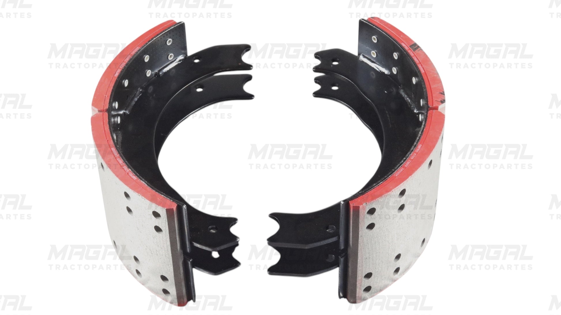 Zapata de freno 4709 JB con balatas perforadas y recubrimiento rojo, ideal para sistemas de frenos en vehículos de carga pesada
